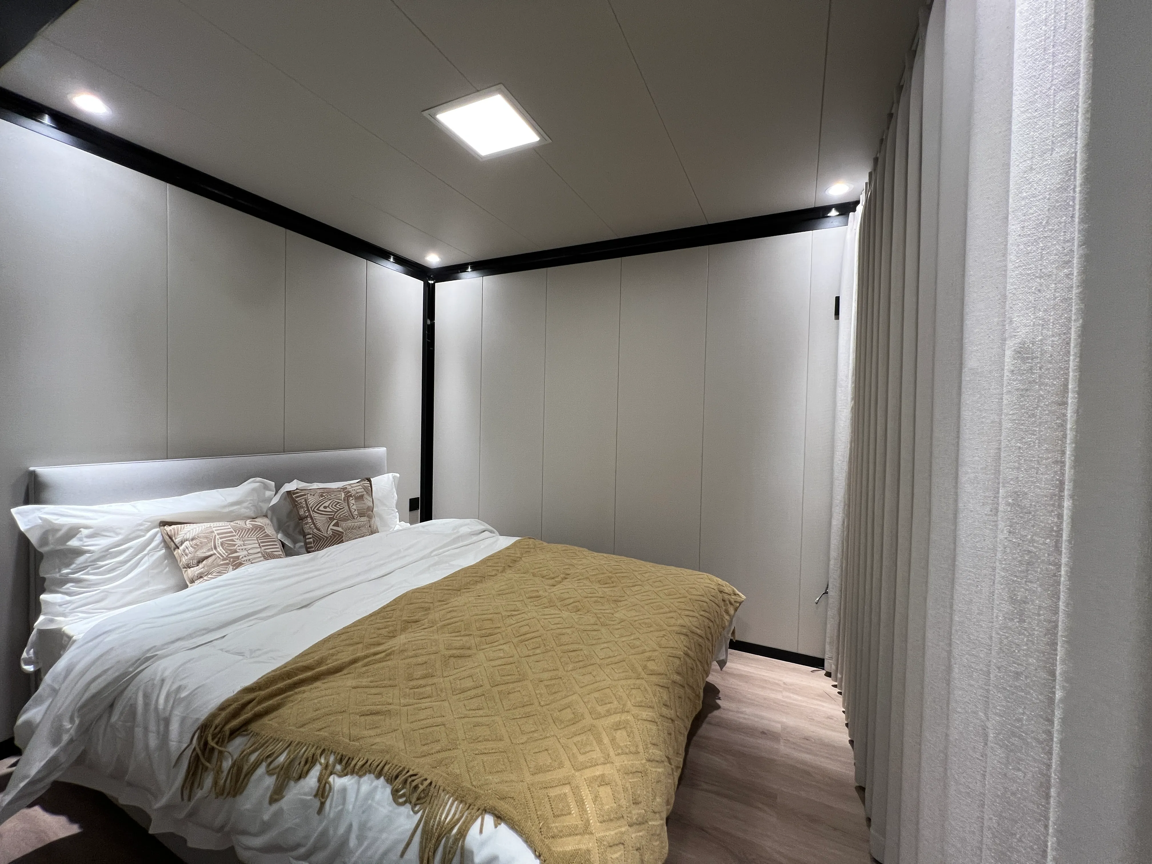 Casa contenedor con techo plano imagen 8