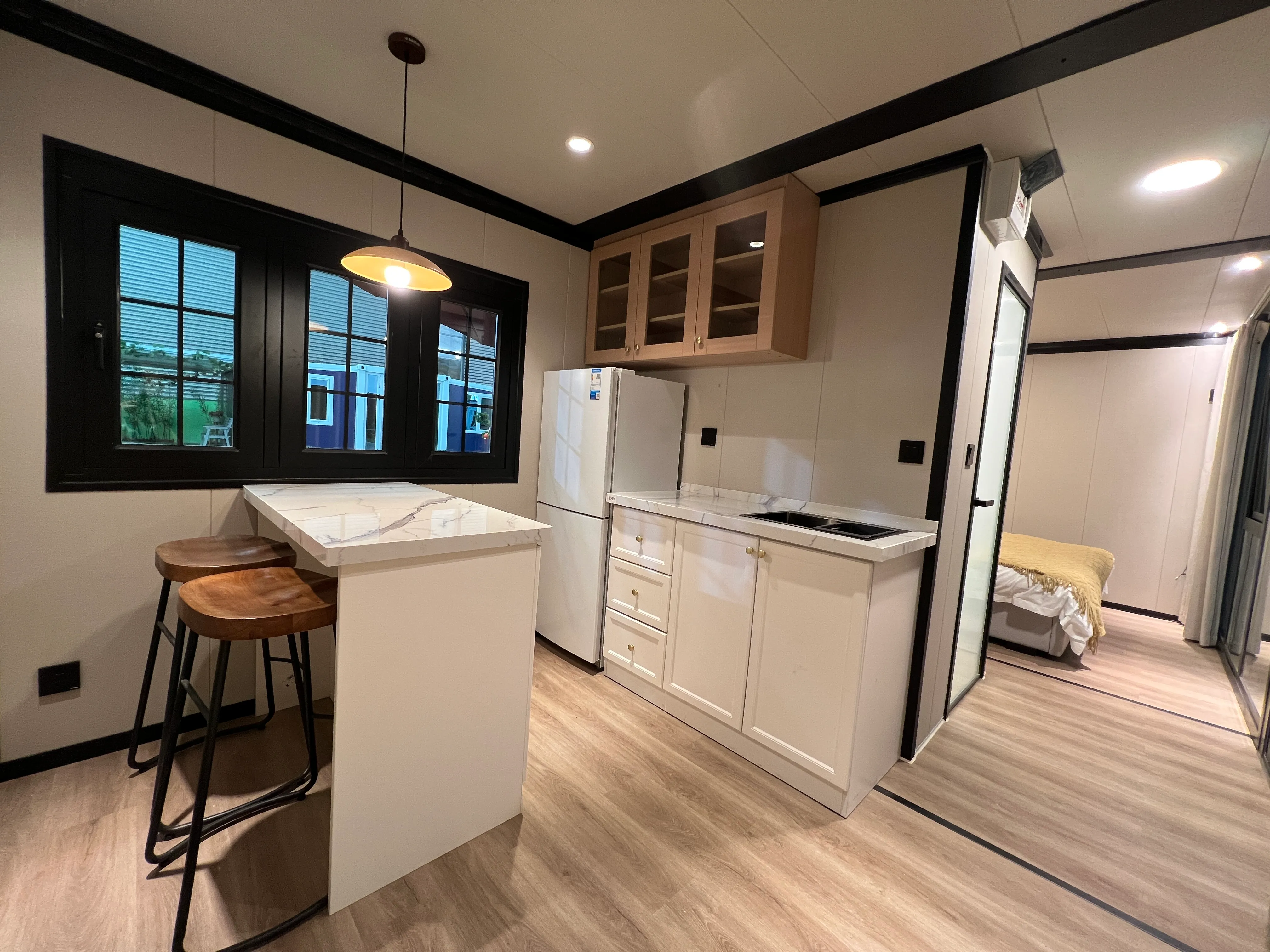 Casa contenedor con techo plano imagen 7